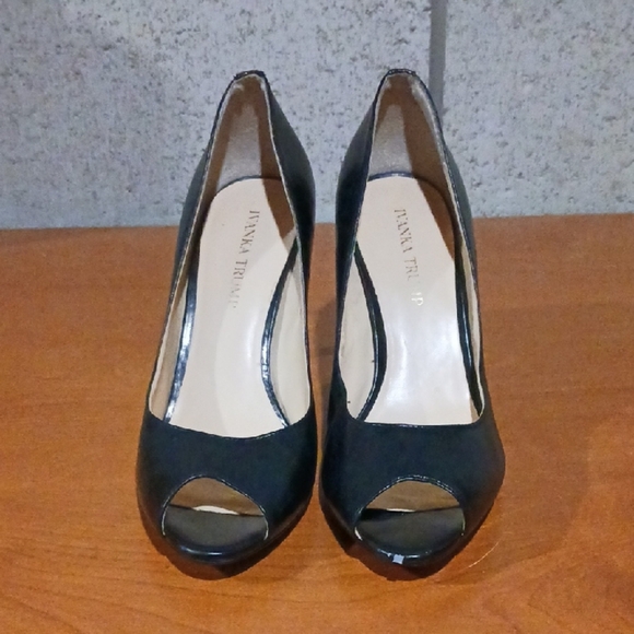 Ivanka Trump Black Peep Toe Heels Womens Size 9M B5 - Picture 2 of 9